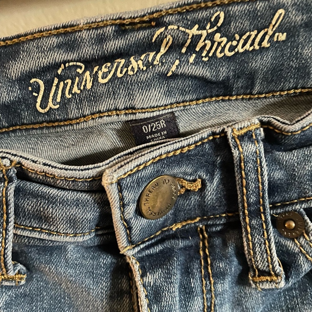 Universal Thread | Distressed Jeans | Size 0/25R - Picture 5 of 5